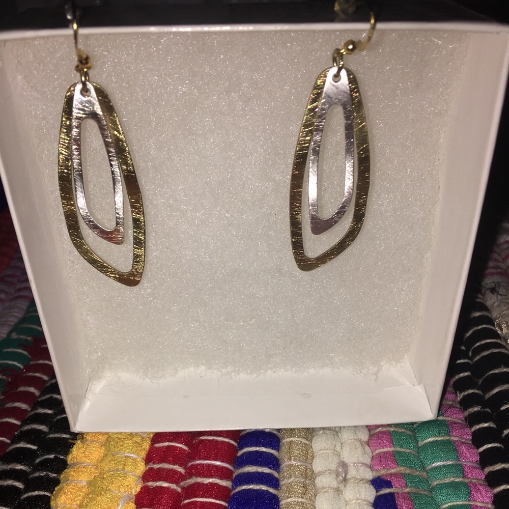 SOLD INDEPENDENTLY NW/out tags Dangle G&S earrings